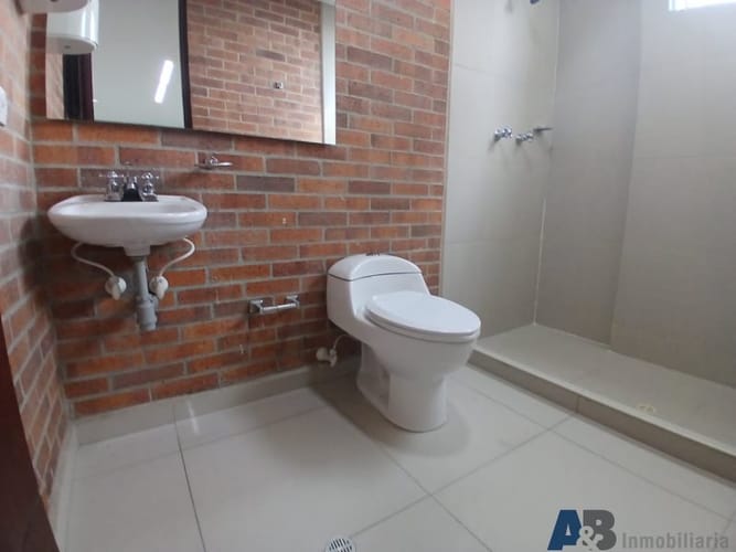 Oficina en arriendo en El Poblado, Medellín, 63 m² · foto 6 de 9