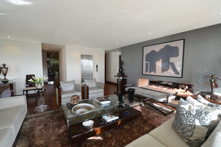 Apartamento de 3 alcobas en venta en Los Rosales, Bogotá, 392 m² · foto 2 de 14