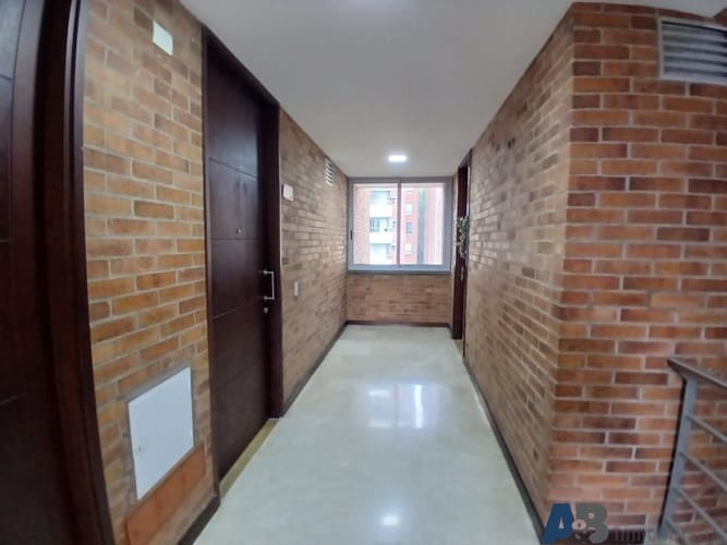 Oficina en arriendo en El Poblado, Medellín, 63 m² · foto 8 de 9