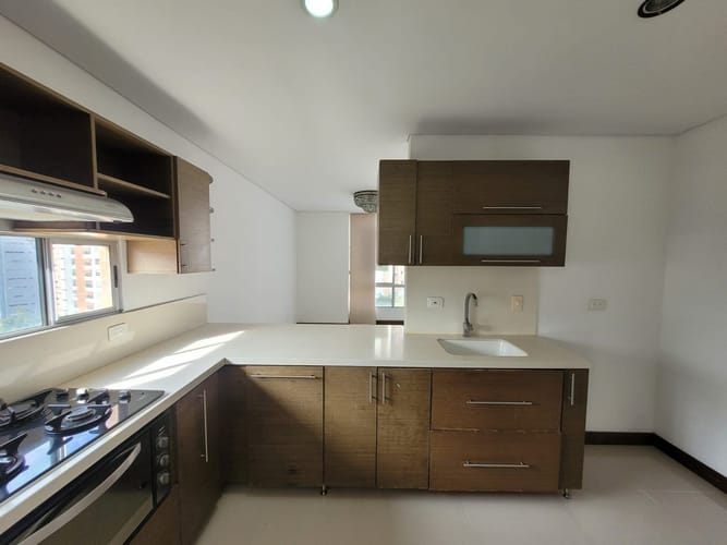 Apartamento de 3 alcobas en arriendo en Santa María De Los Ángeles, Medellín, 140 m² · foto 2 de 12