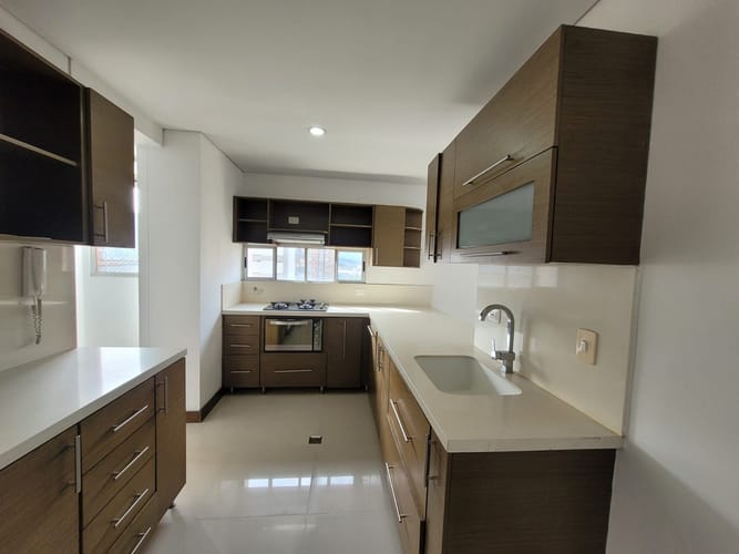 Apartamento de 3 alcobas en arriendo en Santa María De Los Ángeles, Medellín, 140 m² · foto 3 de 12