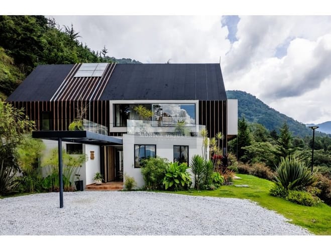 Casa de 5 alcobas en venta en Vía Las Palmas, Envigado, 340 m² · foto 2 de 24