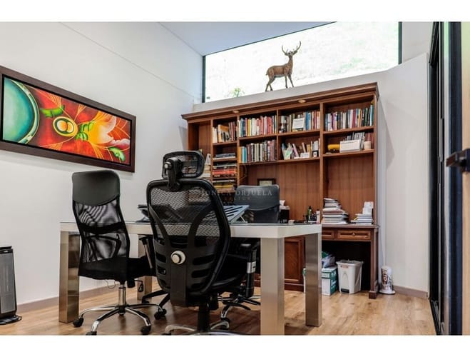 Casa de 5 alcobas en venta en Vía Las Palmas, Envigado, 340 m² · foto 17 de 24