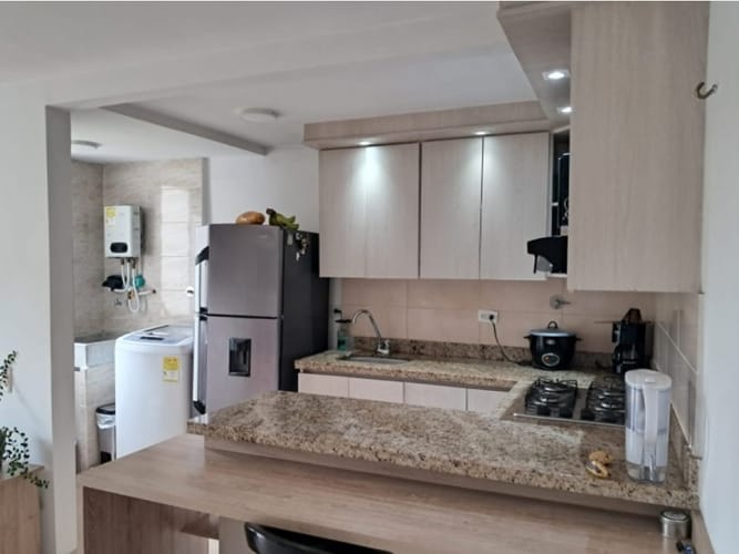 Apartamento de 2 alcobas en venta en Potrerito, Bello, 60 m² · foto 2 de 21