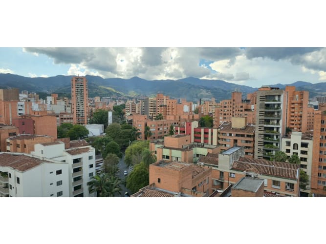 Apartamento de 5 alcobas en venta en Laureles, Medellín, 230 m² · foto 10 de 24