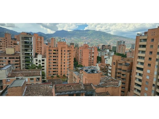 Apartamento de 5 alcobas en venta en Laureles, Medellín, 230 m² · foto 11 de 24
