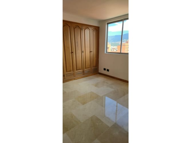 Apartamento de 5 alcobas en venta en Laureles, Medellín, 230 m² · foto 21 de 24