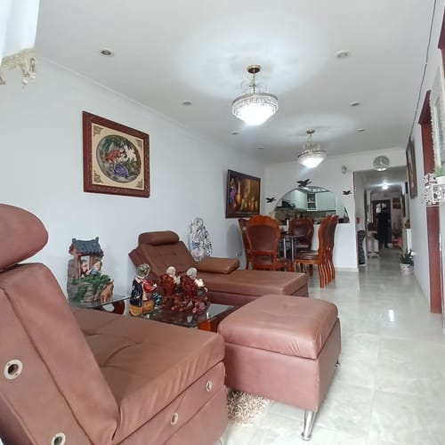 Casa de 10 alcobas en venta en Ulpiano Lloreda, Candelaria, 255 m² · foto 2 de 24
