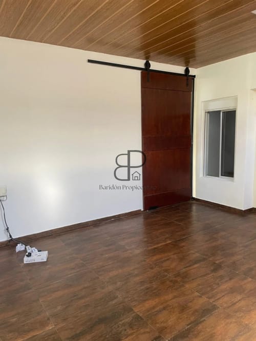 Alquiler Casa 3 Dormitorios Cerrito galpon patio y cochera · Foto 6