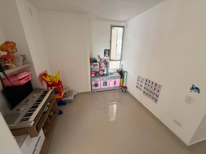 Apartamento de 3 alcobas en venta en Cañaveral, Floridablanca, 117 m² · foto 4 de 8