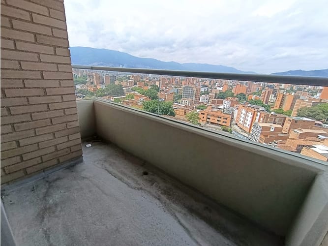Apartamento de 3 alcobas en venta en Urbanizacion La Florida, Medellín, 79 m² · foto 2 de 14