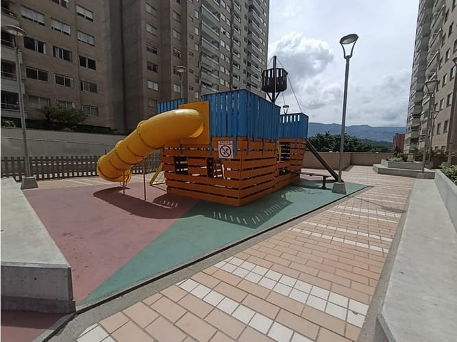 Apartamento de 3 alcobas en venta en Urbanizacion La Florida, Medellín, 79 m² · foto 12 de 14
