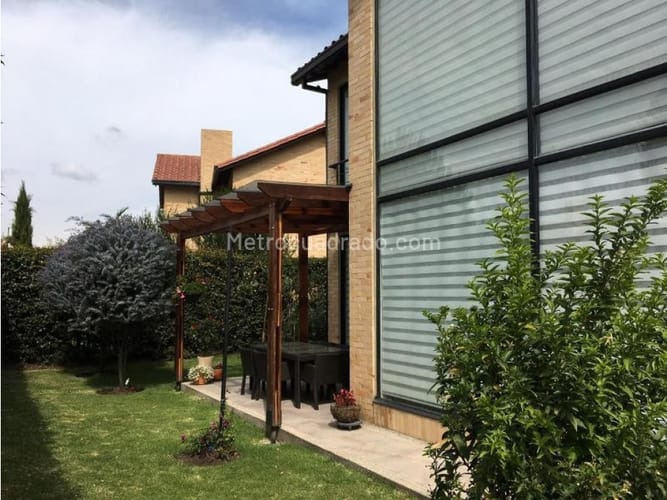 Casa de 3 alcobas en venta en Calahorra, Cajicá, 230 m² · foto 2 de 11