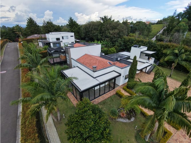 Casa de 3 alcobas en venta en So�Adora, El Carmen de Viboral, 383 m² · foto 2 de 21
