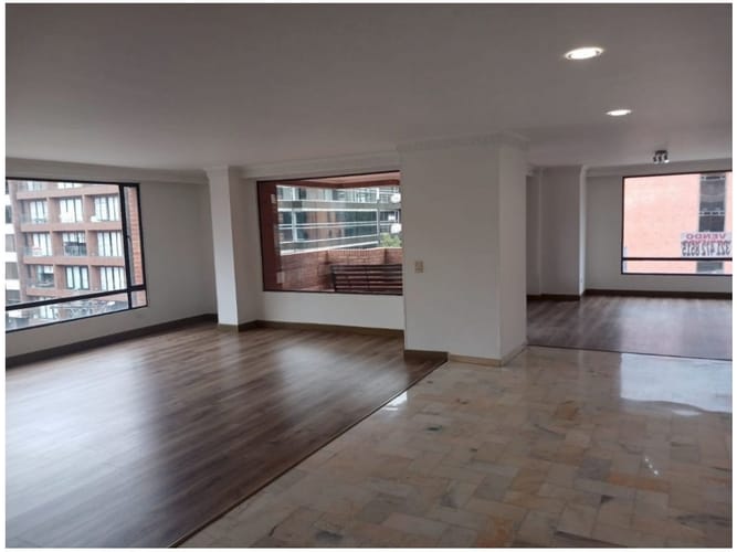 Apartamento de 3 alcobas en venta en Chico Norte, Bogotá, 286 m² · foto 3 de 24