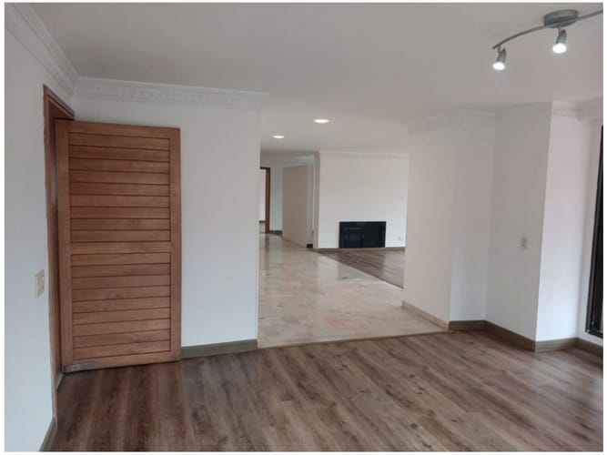 Apartamento de 3 alcobas en venta en Chico Norte, Bogotá, 286 m² · foto 4 de 24