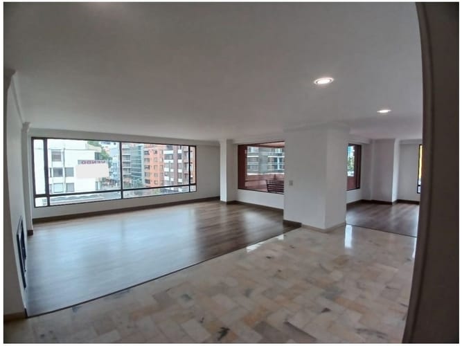 Apartamento de 3 alcobas en venta en Chico Norte, Bogotá, 286 m² · foto 7 de 24