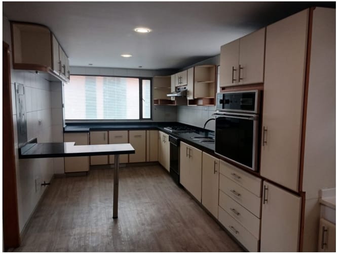 Apartamento de 3 alcobas en venta en Chico Norte, Bogotá, 286 m² · foto 9 de 24
