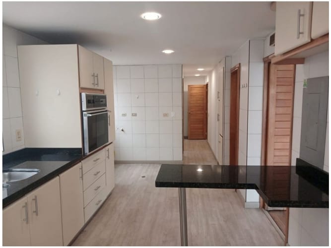 Apartamento de 3 alcobas en venta en Chico Norte, Bogotá, 286 m² · foto 10 de 24