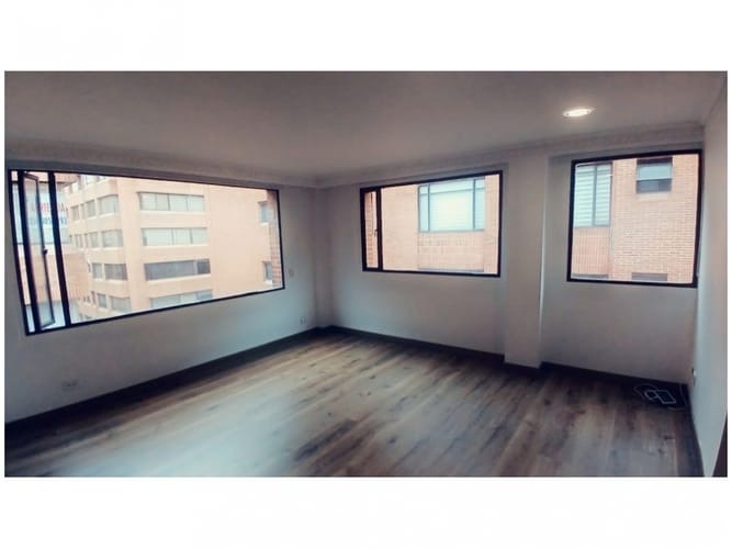 Apartamento de 3 alcobas en venta en Chico Norte, Bogotá, 286 m² · foto 13 de 24