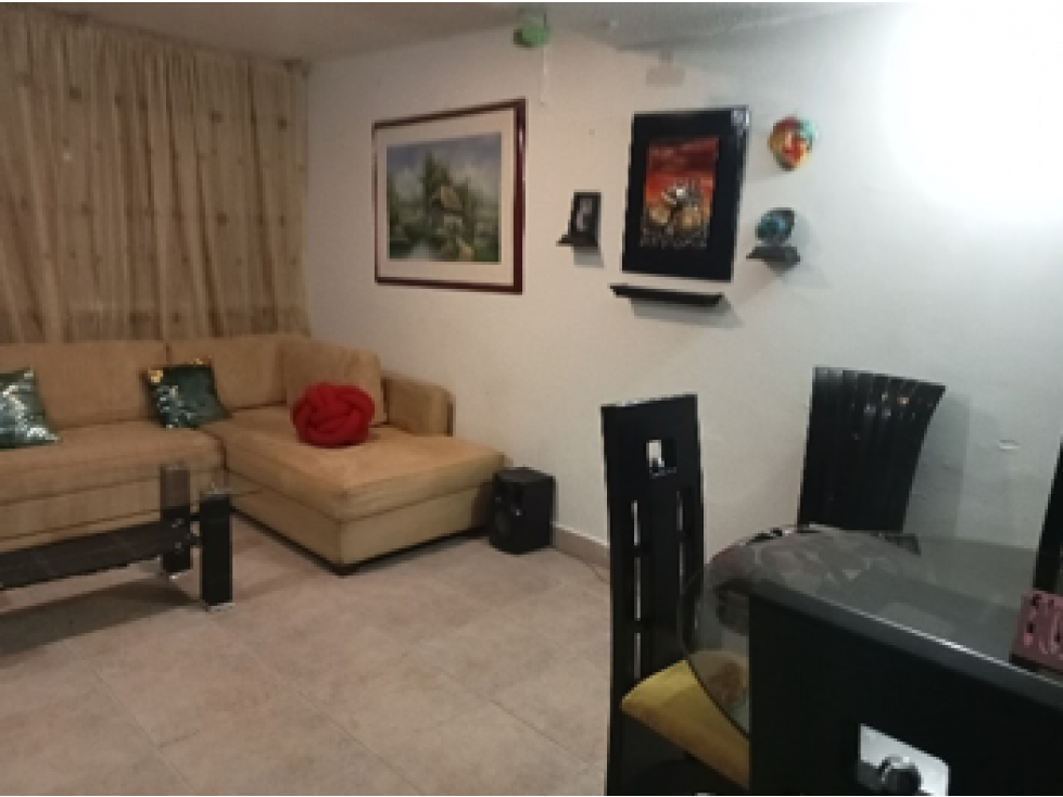 Casa en venta en Barrios Unidos, Bogotá · foto 2 de 23