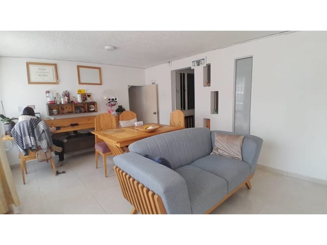 Casa de 6 alcobas en venta en Las Flores, Bogotá, 220 m² · foto 2 de 23