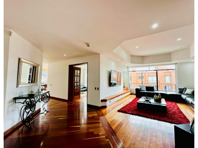 Apartamento de 6 alcobas en venta en Santa Paula, Bogotá, 378 m² · foto 3 de 24