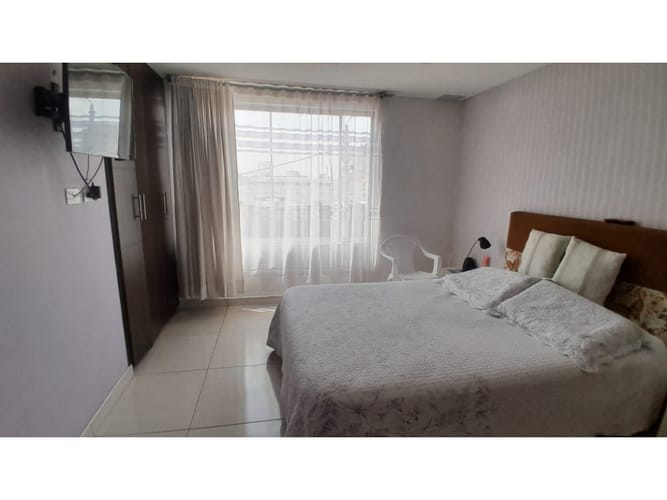 Casa de 6 alcobas en venta en Las Flores, Bogotá, 220 m² · foto 17 de 23