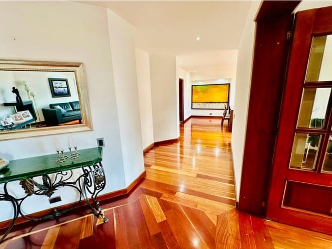 Apartamento de 6 alcobas en venta en Santa Paula, Bogotá, 378 m² · foto 6 de 24