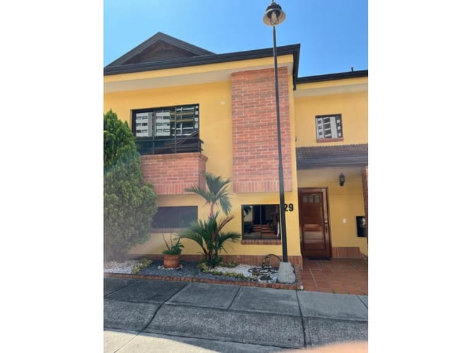Casa de 3 alcobas en venta en Floridablanca, Floridablanca, 213 m² · foto 2 de 24