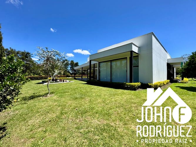Casa de 5 alcobas en venta en So�Adora, El Carmen de Viboral · foto 3 de 24