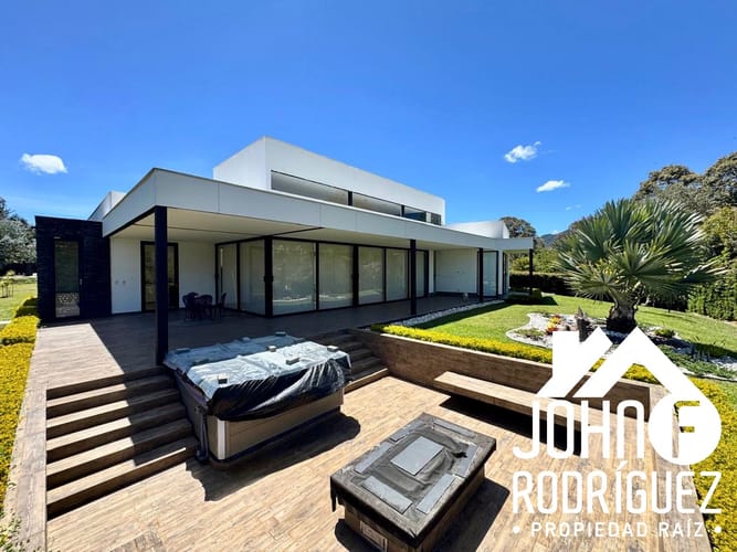 Casa de 5 alcobas en venta en So�Adora, El Carmen de Viboral · foto 2 de 24