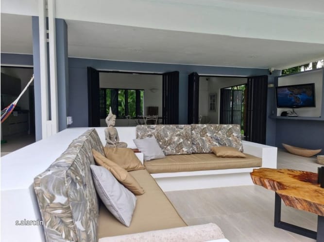 Casa de 4 alcobas en venta en Ricaurte, 230 m² · foto 2 de 16