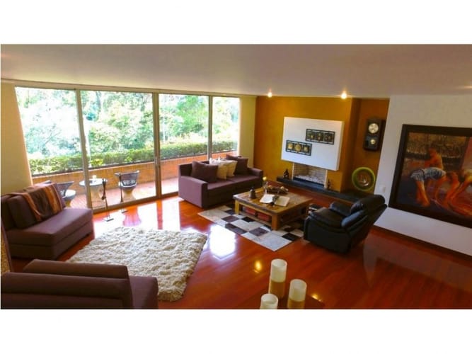 Apartamento de 3 alcobas en venta en Lindaraja, Bogotá, 194 m² · foto 1 de 18