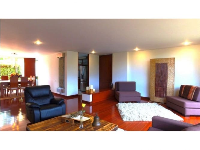 Apartamento de 3 alcobas en venta en Lindaraja, Bogotá, 194 m² · foto 2 de 18