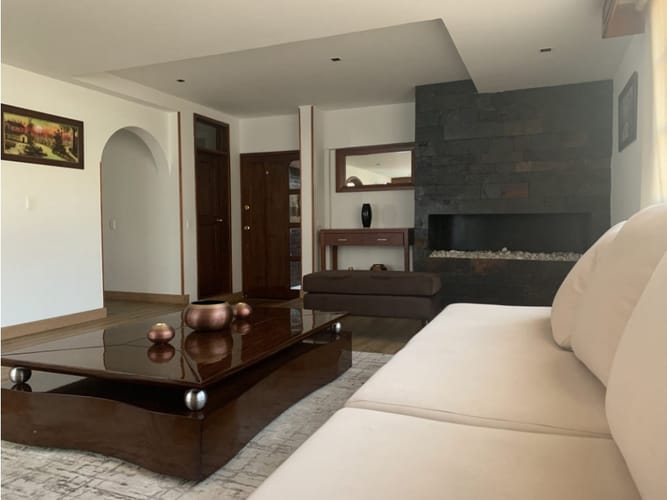 Casa de 4 alcobas en venta en San Jose De Bavaria, Bogotá, 280 m² · foto 2 de 23