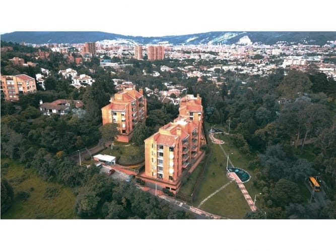 Apartamento de 3 alcobas en venta en Lindaraja, Bogotá, 194 m² · foto 17 de 18