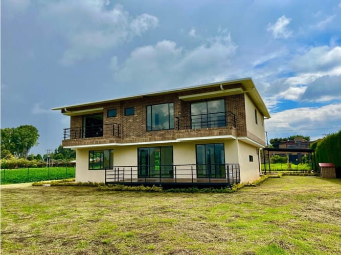Casa de 3 alcobas en venta en Siberia, Cota, 240 m² · foto 2 de 16