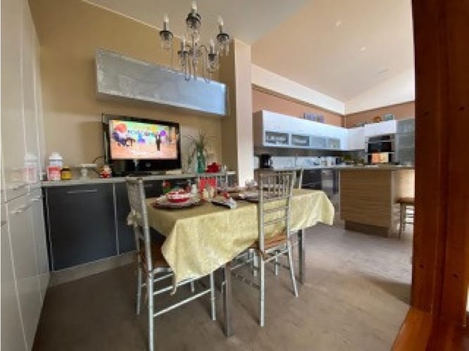 Casa de 4 alcobas en venta en Cerros De Suba, Bogotá, 329 m² · foto 9 de 24