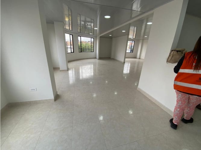 Casa de 4 alcobas en venta en El Vergel, Bogotá, 480 m² · foto 3 de 8