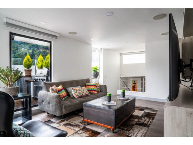 Apartamento de 3 alcobas en venta en Chicó Reservado, Bogotá, 185 m² · foto 2 de 24