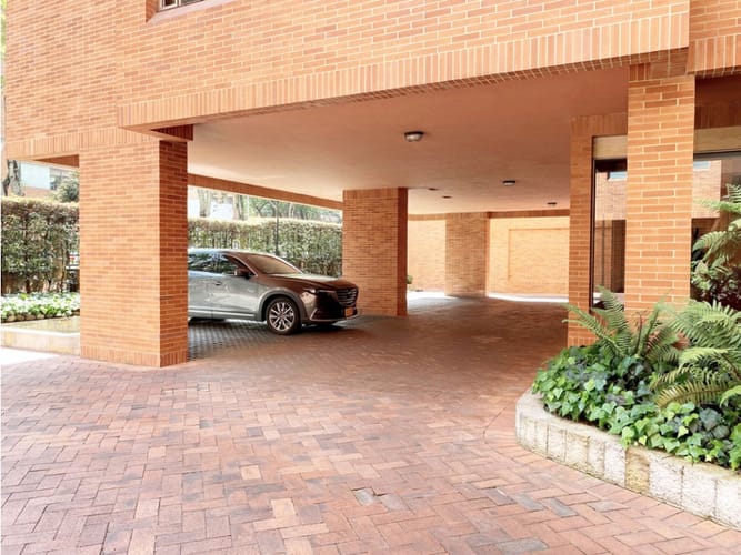 Apartamento de 3 alcobas en venta en Chico Norte, Bogotá, 161 m² · foto 1 de 24