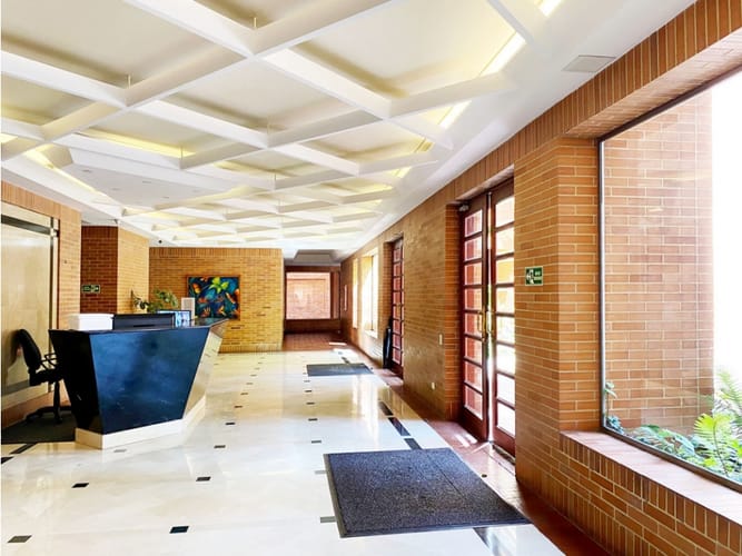Apartamento de 3 alcobas en venta en Chico Norte, Bogotá, 161 m² · foto 2 de 24