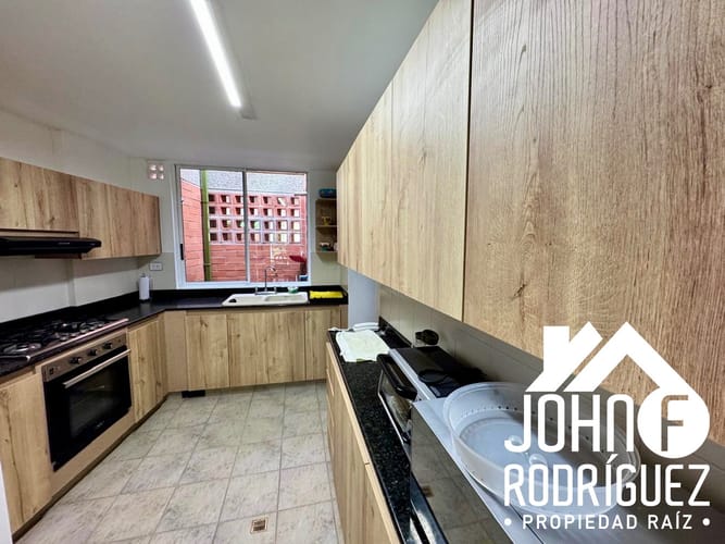 Casa de 4 alcobas en venta en Loma Del Chocho, Envigado, 240 m² · foto 10 de 18