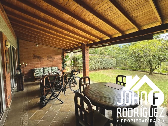 Casa de 4 alcobas en venta en Loma Del Chocho, Envigado, 240 m² · foto 9 de 18