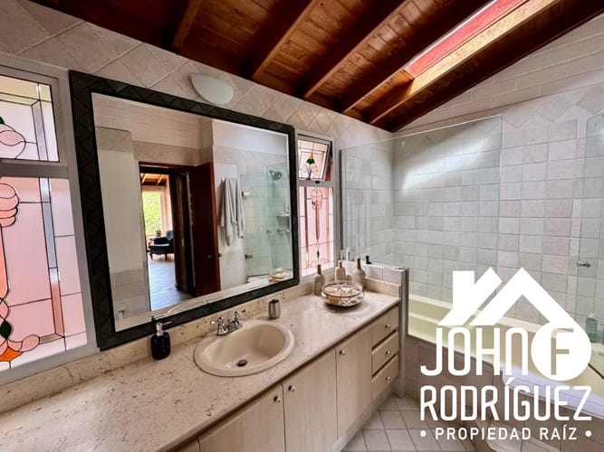Casa de 4 alcobas en venta en Loma Del Chocho, Envigado, 240 m² · foto 16 de 18