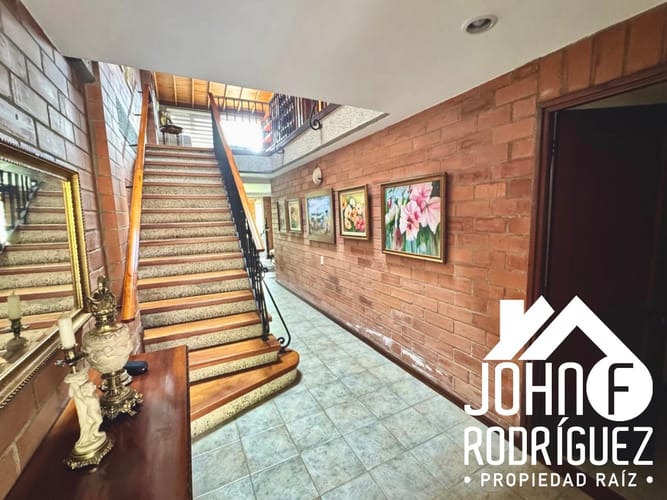 Casa de 4 alcobas en venta en Loma Del Chocho, Envigado, 240 m² · foto 11 de 18