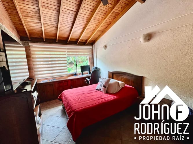 Casa de 4 alcobas en venta en Loma Del Chocho, Envigado, 240 m² · foto 17 de 18