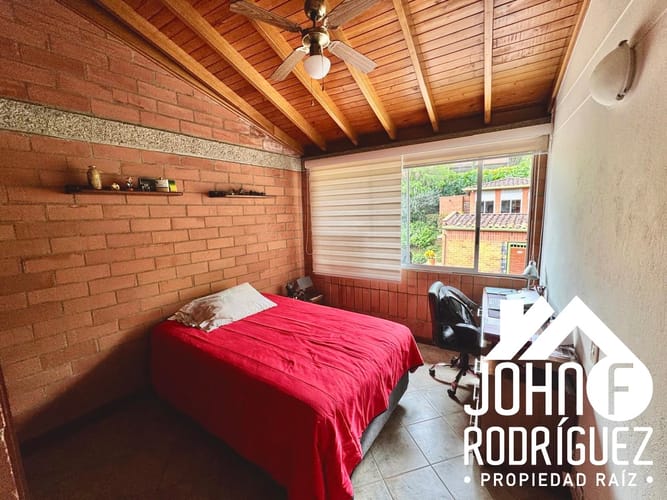Casa de 4 alcobas en venta en Loma Del Chocho, Envigado, 240 m² · foto 18 de 18