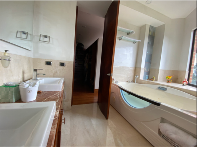 Apartamento de 5 alcobas en venta en Montearroyo, Bogotá, 318 m² · foto 18 de 19